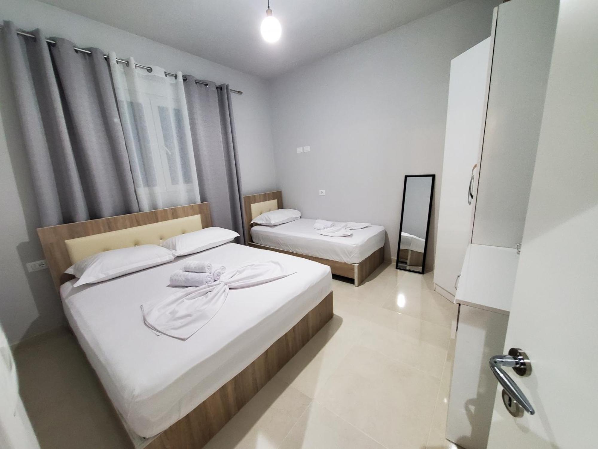 Twins Apartment Përmet Екстериор снимка