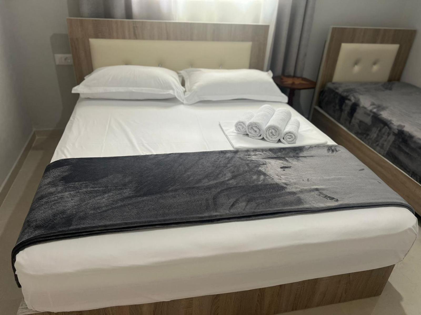 Twins Apartment Përmet Екстериор снимка
