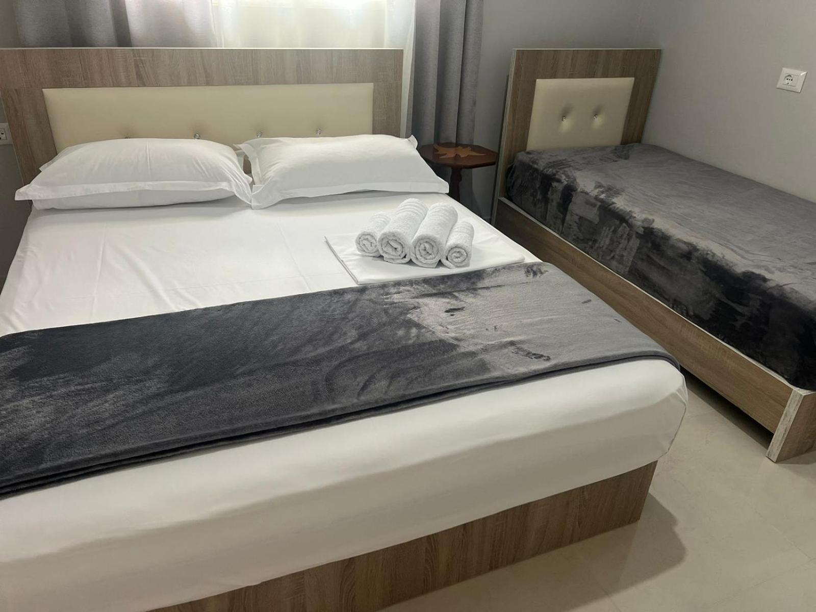 Twins Apartment Përmet Екстериор снимка