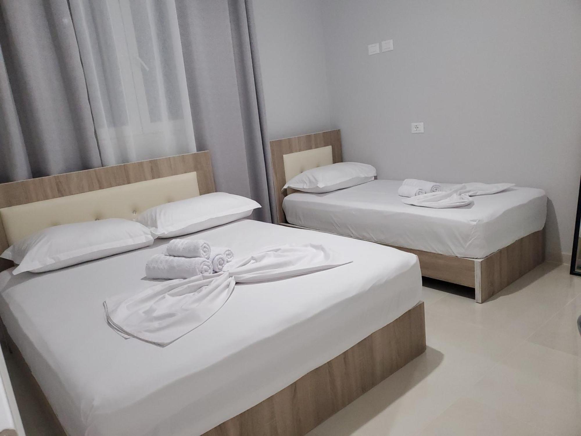 Twins Apartment Përmet Стая снимка